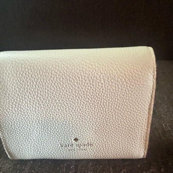 NWT- Kate Spade L- Zip White wallet. In wrapper. - Picture 3 of 9